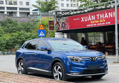 Xe điện VinFast VF8 Eco 2023 Xanh