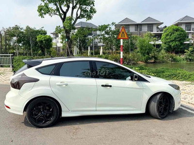 Ford Focus Sport Hatchback Trắng - Xe Zin