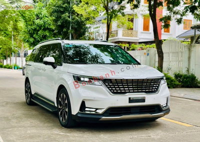 Xe Kia Carnival Signature 2.2D 2024