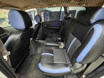 Toyota Innova Trắng 7 chỗ