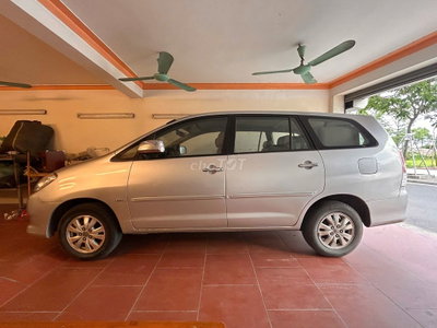 Bán Toyota Innova 2011 Bạc Số sàn-gia đình sử dụng