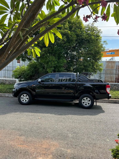 Ford Ranger Đen 5 chỗ Tự động