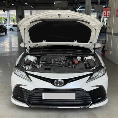 Toyota Camry 2.0 Q Trắng Hãng BH TOYOTA