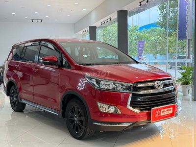 Innova Venturer 2019 Đỏ - 8 Chỗ, Tự Động -Có Bank