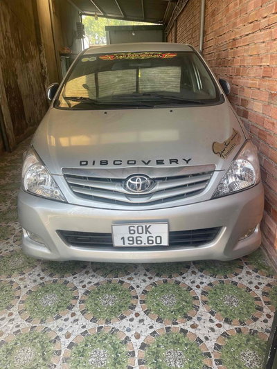 Toyota Innova J 2011 Bạc
