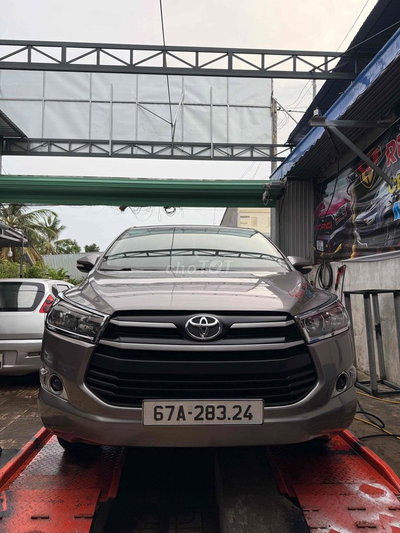 Toyota Innova 2018 143000 km Nâu