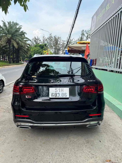 Mercedes-Benz GLC 300 Đen Mới 99%