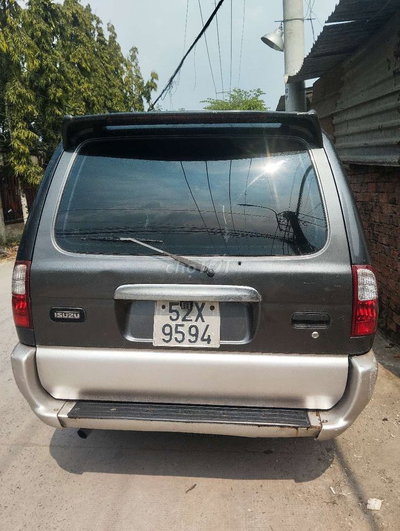 Isuzu màu Xám