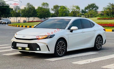 Xe Toyota Camry 2.0Q 2025
