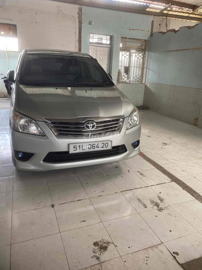 Toyota Innova 2.0G 2012 Bạc