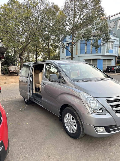 Hyundai Starex 2017 Xám