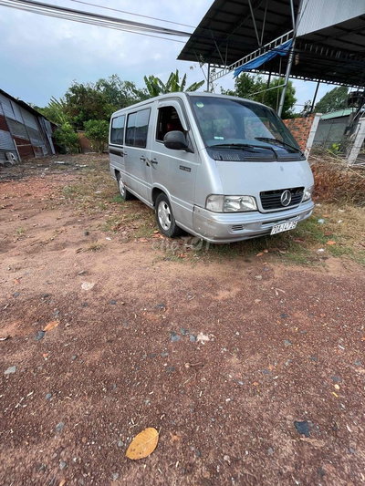 Mercedes 9 chỗ màu Bạc xe không niên hạn