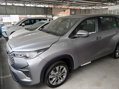 Toyota Innova Cross HEV 2025 Bạc mới 100%