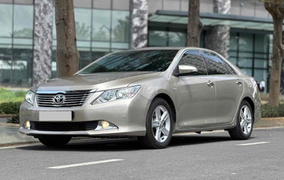 Toyota Camry 2.5Q 2014 màu vàng cát