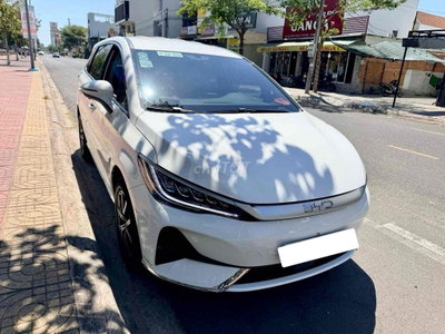 tôi ở sài gòn bán byd m6 màu trắng chạy 57 ngàn