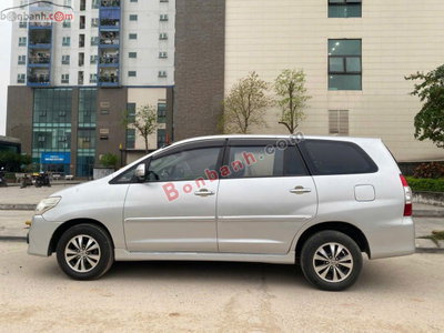 Xe Toyota Innova 2.0E 2016