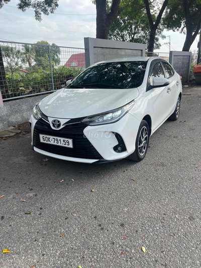 Toyota Vios 2022G tự động Trắng gia đình