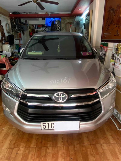 Toyota Innova Bạc
