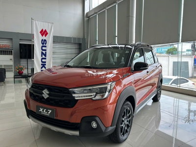 Suzuki XL7 Hybrid Cam 7 chỗ