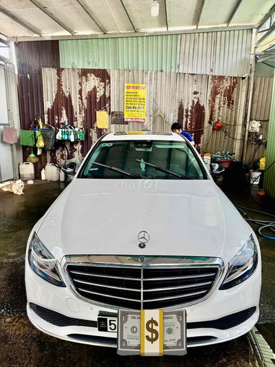 Mercedes-Benz C200 Exclusive 2018 Trắng