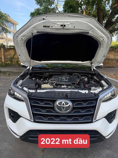 Toyota Fortuner 2022 Trắng máy dầu số sàn
