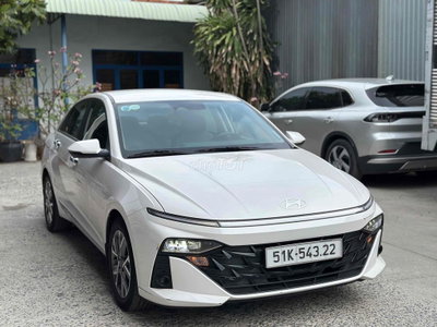 Hyundai Accent màu trắng 2024 1.5 AT bản cao cấp