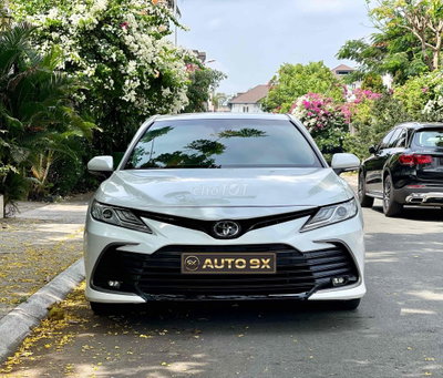 Toyota Camry 2.0Q Trắng 2023