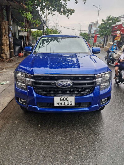 Ford Ranger XLS Xanh 5 chỗ