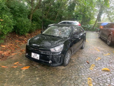 Kia Soluto màu Đen