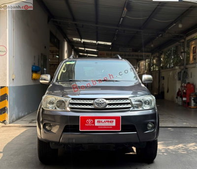 Xe Toyota Fortuner 2.7V 4x4 AT 2011