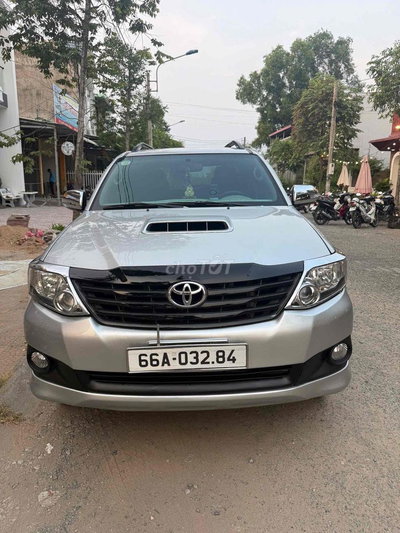 Toyota Fortuner 7 chỗ Bạc