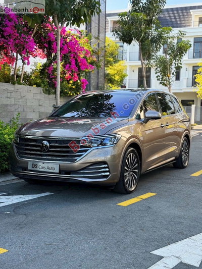 Xe Volkswagen Viloran Luxury 2024
