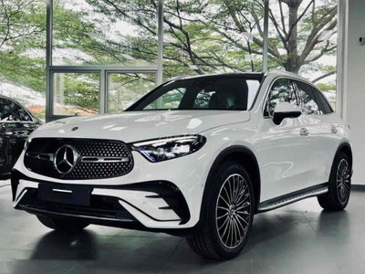 Mercedes GLC300 V2 2025 2000 km Trắng