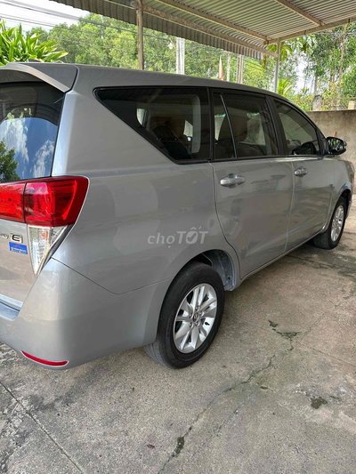 Toyota Innova Bạc 7 chỗ
