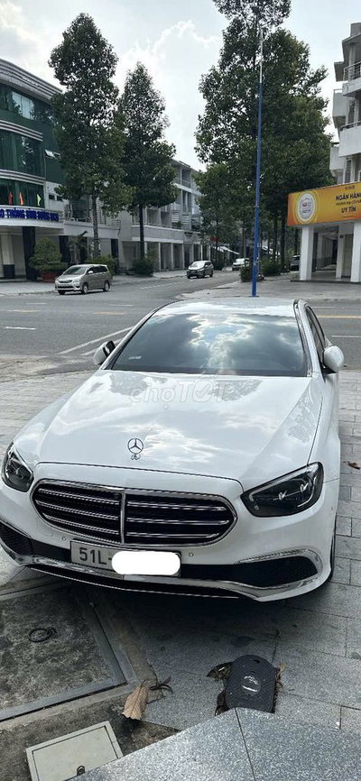 Mercedes-Benz E200 Trắng 6430 km