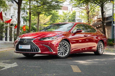 💥Lexus ES250 2024 - Đỏ Pha Lê - Siêu Mới