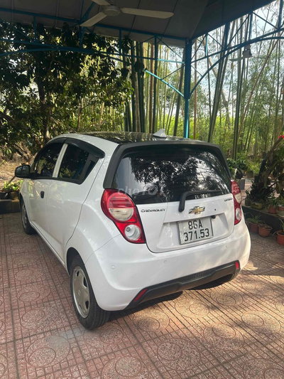 Chevrolet Spark Trắng