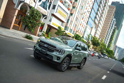 2026 Everest Platinum 2.3 máy xăng Đang hot