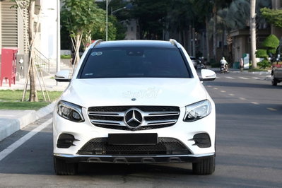 Mercedes GLC300 4Matic Model 2019 - 32000km