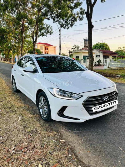 Hyundai Elantra 2018 Trắng 79886 km