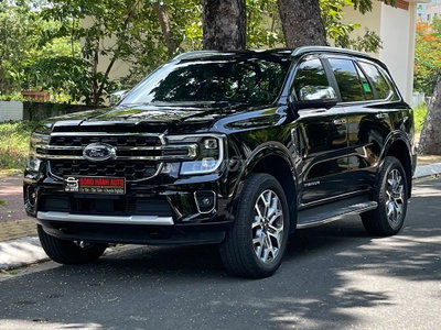 Ford Everest Titanium AT 4x4 2025 Đen - 9.800 Km