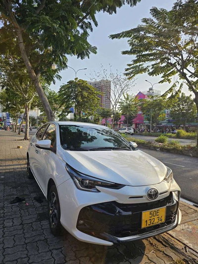 Toyota Vios Trắng 5 chỗ Số tự động