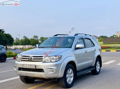 Xe Toyota Fortuner 2.7V 4x4 AT 2011