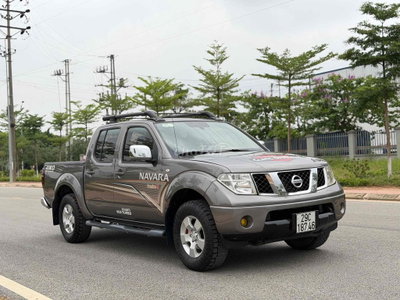 Nissan Navara 2012 2 cầu số tự động bản đủ
