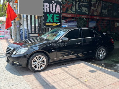 Mercedes E250 model 2010 màu đen
