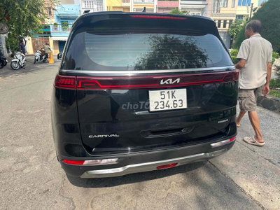 Kia Carnival 2022 Petanium Đen 43.000km