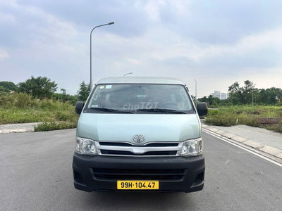 Toyota Hiace van 6 chỗ 2011 Dầu