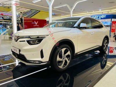 Xe VinFast VF8 Eco 2026