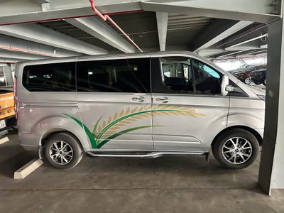 Ford Tourneo Titanium 2019, bảo hành 2027, vay 75%