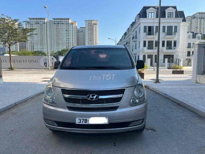 Hyundai Starex 9 chỗ Bạc 2011 số sàn